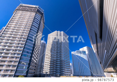 《神奈川県》横浜みなとみらい・タワーマンションの風景 98787573