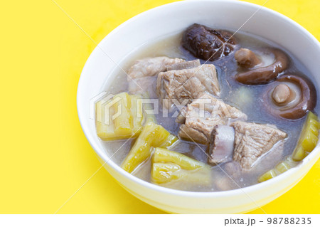 Bitter melon with pork rib soup recipe Bitter melon with pork rib soup recipe 98788235