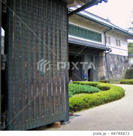 皇居の平川門 98788872
