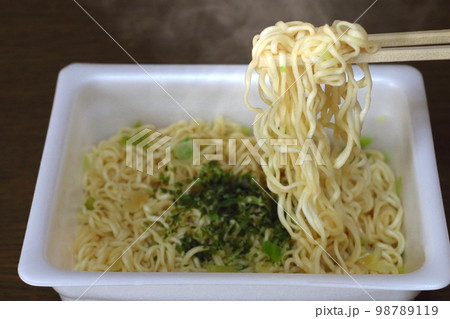 熱々の塩焼きそば（カップめん） 98789119