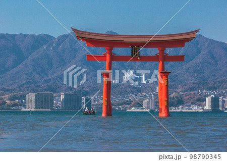 宮島の厳島神社にて初詣 98790345