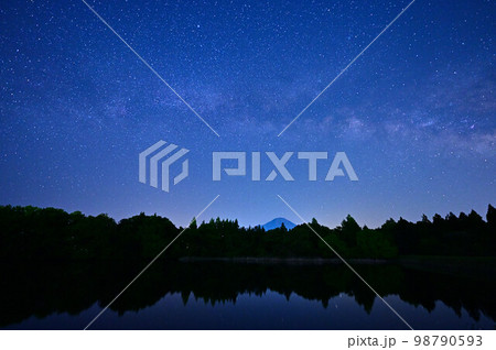 大山と天の川 98790593