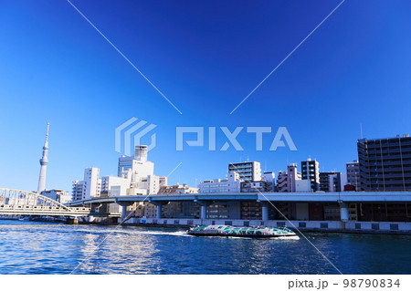 東京スカイツリーの見える風景 隅田川と隅田川橋梁 東京スカイツリーの見える風景 隅田川と隅田川橋梁 98790834