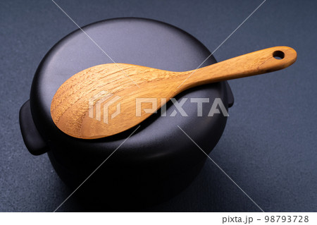 お櫃のごはん 98793728