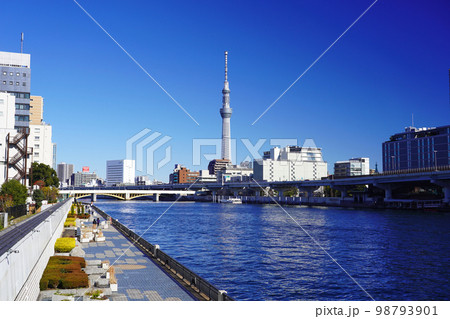 東京スカイツリーの見える風景 隅田川と蔵前橋 東京スカイツリーの見える風景 隅田川と蔵前橋 98793901