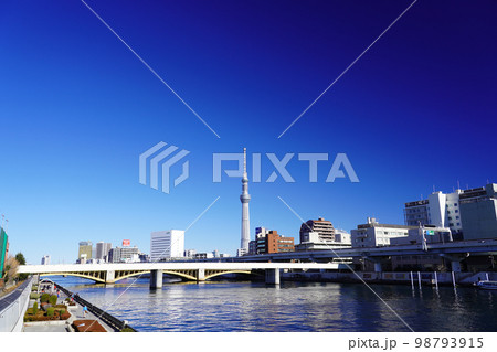 東京スカイツリーの見える風景 隅田川と蔵前橋 東京スカイツリーの見える風景 隅田川と蔵前橋 98793915