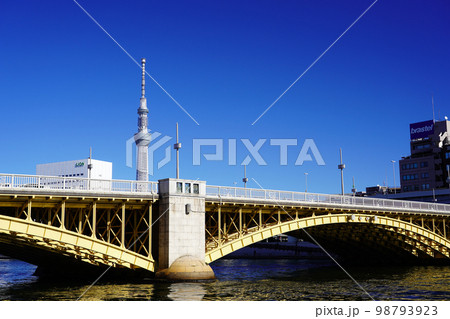 東京スカイツリーの見える風景 隅田川と蔵前橋 東京スカイツリーの見える風景 隅田川と蔵前橋 98793923