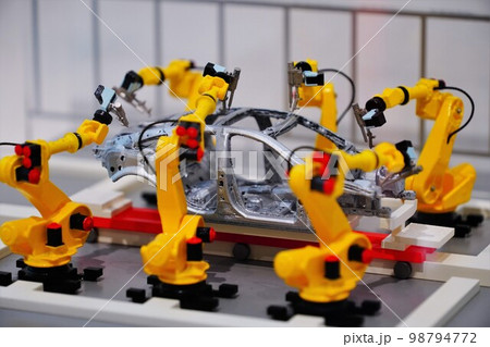 クルマの製造（ミニチュア風） 98794772