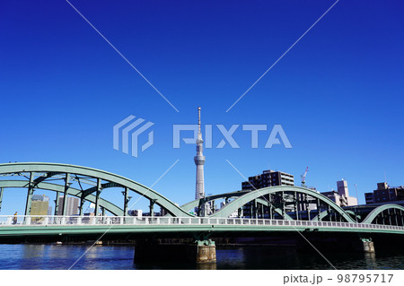 東京スカイツリーの見える風景 隅田川と厩橋 東京スカイツリーの見える風景 隅田川と厩橋 98795717
