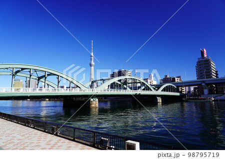 東京スカイツリーの見える風景 隅田川と厩橋 東京スカイツリーの見える風景 隅田川と厩橋 98795719