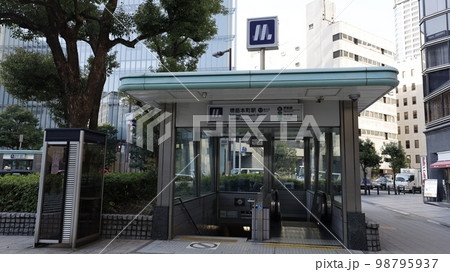 大阪メトロ堺筋線の堺筋本町駅（船場東）の出入口 98795937