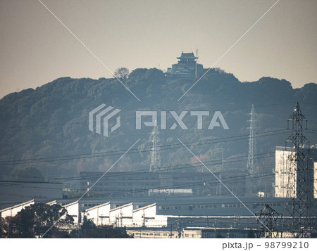 超望遠の世界 犬山成田山の境内から見た景色 超望遠の世界 犬山成田山の境内から見た景色 98799210