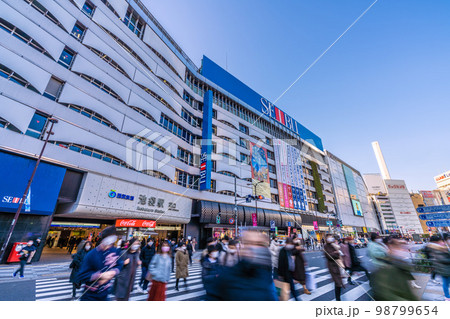 日本の東京都市景観 2月。5月8日の5類移行でどう変わるか…コロナ禍の池袋駅などを望む＝2月1日 98799654