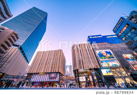 日本の東京都市景観 池袋駅東口にあるハレザ池袋などを望む 日本の東京都市景観 池袋駅東口にあるハレザ池袋などを望む 98799834