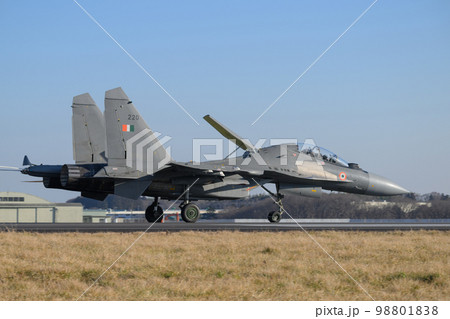 インド空軍スホーイSu-30MKI着陸 98801838
