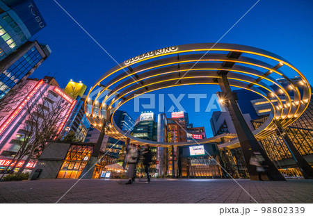 日本の東京都市景観 2月・池袋駅前の池袋西口公園・グローバルリングなどを望む＝2月1日 98802339