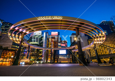 日本の東京都市景観 2月・池袋駅前の池袋西口公園・“虹色”に輝くグローバルリングなどを望む=2月1日 日本の東京都市景観 2月・池袋駅前の池袋西口公園・“虹色”に輝くグローバルリングなどを望む=2月1日 98802343