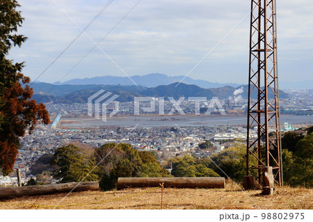 諏訪原城から眺める大井川沿岸地域（大井川橋、島田市街方面） 98802975