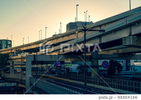 横浜駅東口 国道1号と首都高速金港ジャンクション 2023.01 暖色加味 横浜駅東口 国道1号と首都高速金港ジャンクション 2023.01 暖色加味 98804166
