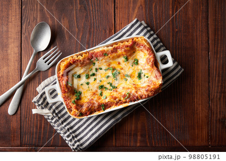 焼きたてのラザニア 焼きたてのラザニア 98805191