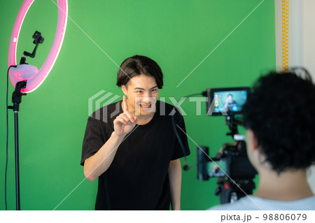 動画配信イメージ 　　 98806079