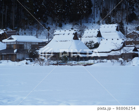 美山かやぶきの里　雪景色 98806254