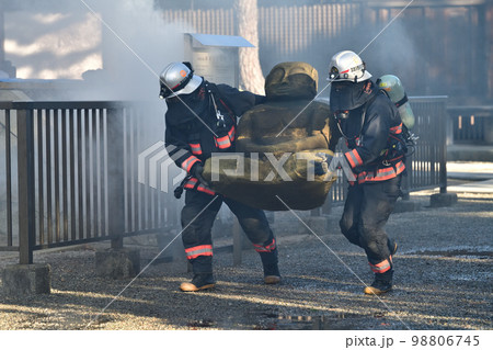 鶴林寺の消防訓練　文化財防火デー　消防隊員の活動風景 98806745