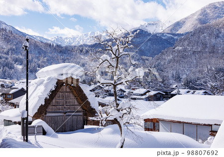 雪の白川郷 98807692