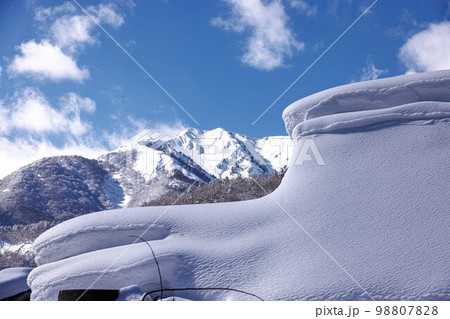 雪の白川郷 98807828