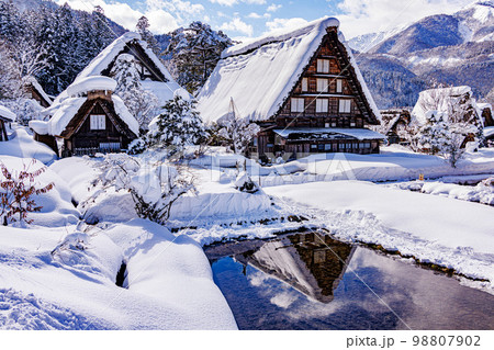 雪の白川郷 98807902