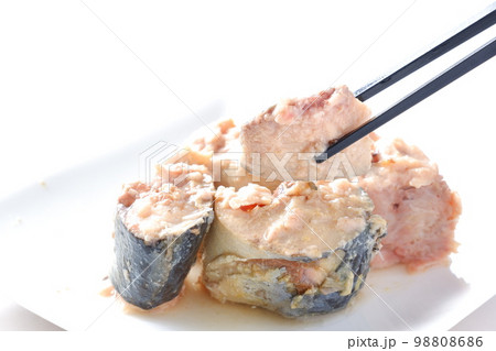 新鮮なサバを水と塩だけで煮込んだサバの水煮 98808686