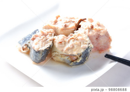 新鮮なサバを水と塩だけで煮込んだサバの水煮 98808688