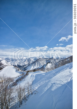 雪山　スキー場からの風景 98809091