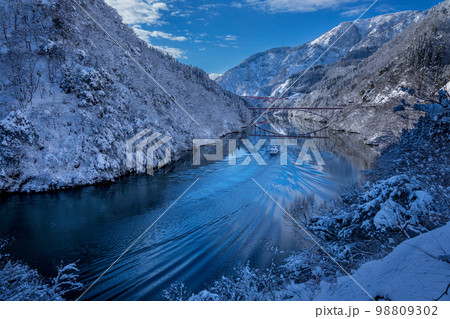 庄川峡遊覧船 富山県砺波市庄川町 庄川峡遊覧船 富山県砺波市庄川町 98809302