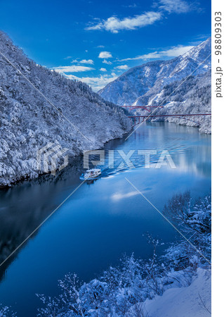 庄川峡遊覧船 富山県砺波市庄川町 庄川峡遊覧船 富山県砺波市庄川町 98809303