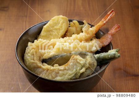 海老と野菜の天麩羅をのせた天丼 海老と野菜の天麩羅をのせた天丼 98809480