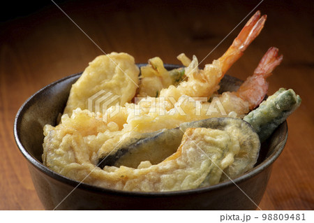海老と野菜の天麩羅をのせた天丼 98809481