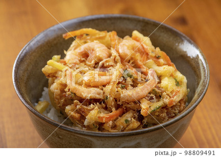 小エビと野菜の掻き揚げ丼 98809491