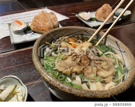 老舗の山菜そば 98809866