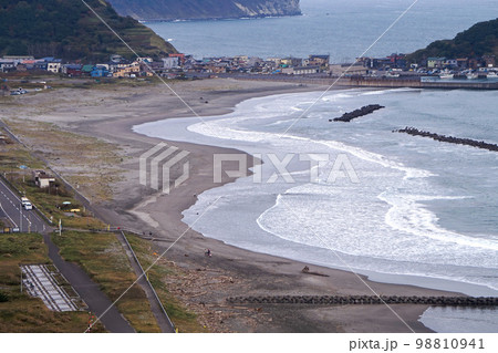 イタンキ浜と東室蘭の町並み【北海道室蘭市】 98810941