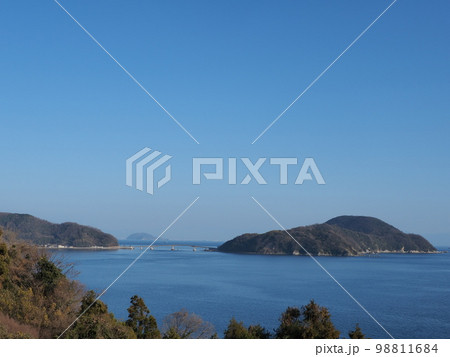 地家室から見る「沖家室島」(山口県周防大島町東和) 地家室から見る「沖家室島」(山口県周防大島町東和) 98811684