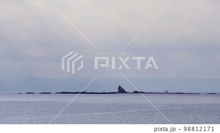 辻堂海岸から見る烏帽子岩【湘南】神奈川県藤沢市 辻堂海岸から見る烏帽子岩【湘南】神奈川県藤沢市 98812171