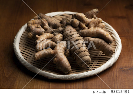 生秋ウコンの根茎 生秋ウコンの根茎 98812491