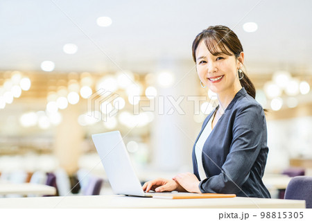 ビジネス　若手 98815305