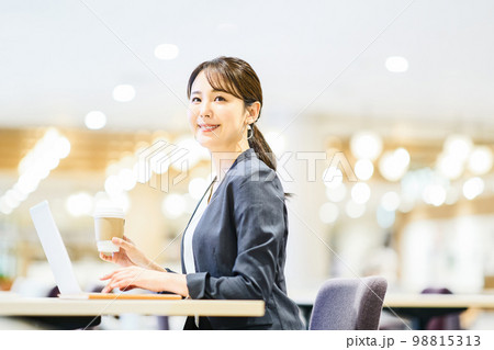 ビジネス　若手 98815313