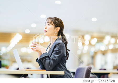 ビジネス　若手 98815320