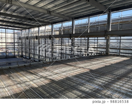 工場建設現場の打設前の内観 98816538