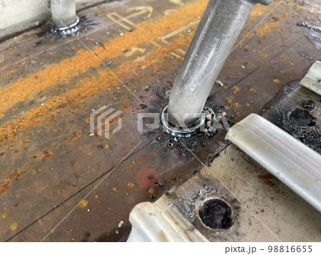 スタッドボルト溶接の曲げ検査のアップ 98816655