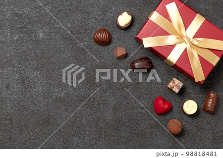 バレンタインデーのチョコレート 98818481