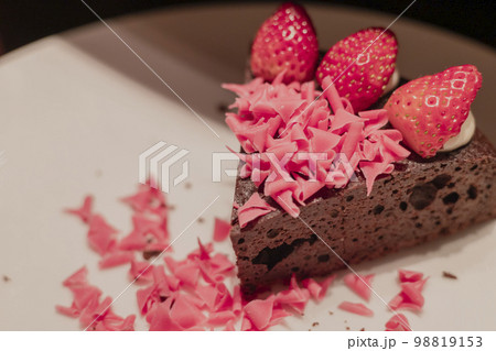 いちごスイーツのケーキビュッフェ　 98819153